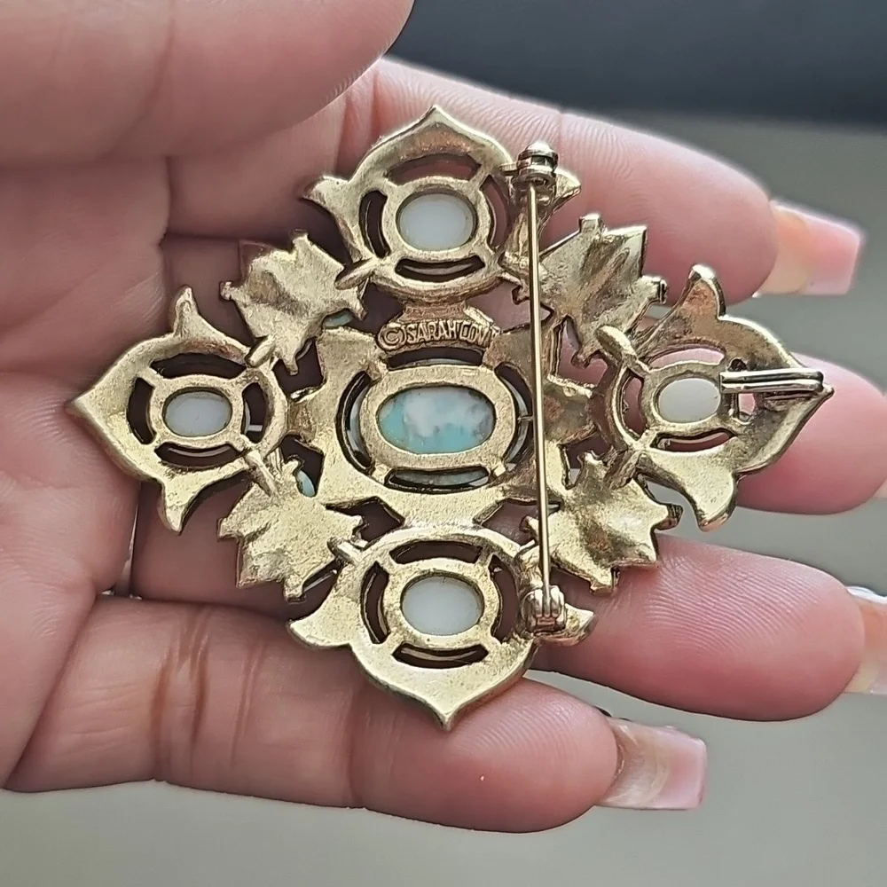 Vintage Signed Sarah Coventry 1968 Remembrance Collection Brooch And Pendant